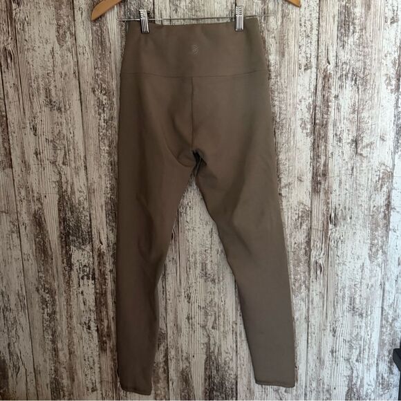 Savvi Cypress Legging in Taupe - Picture 9 of 9